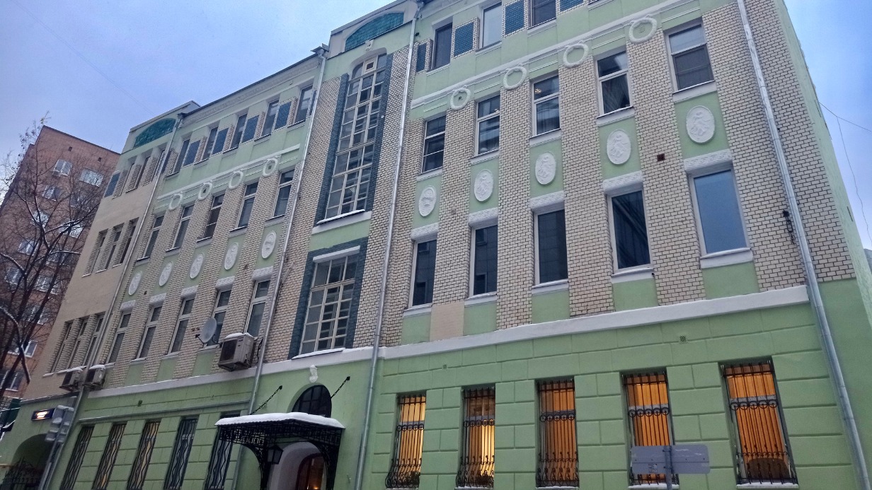 В Москве отремонтировали 9 домов, увековеченных в фильме «Гостья из будущего» 52e116fa-3629-4fec-aa97-6f0032b76eeb-67cbf57d