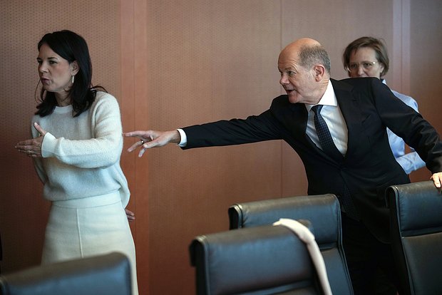 Скандальное фото с Бербок и Шольцем взбудоражило мировую общественность 719c4f3d-f642-4e55-af01-f866ea3a3d25-67df16c0