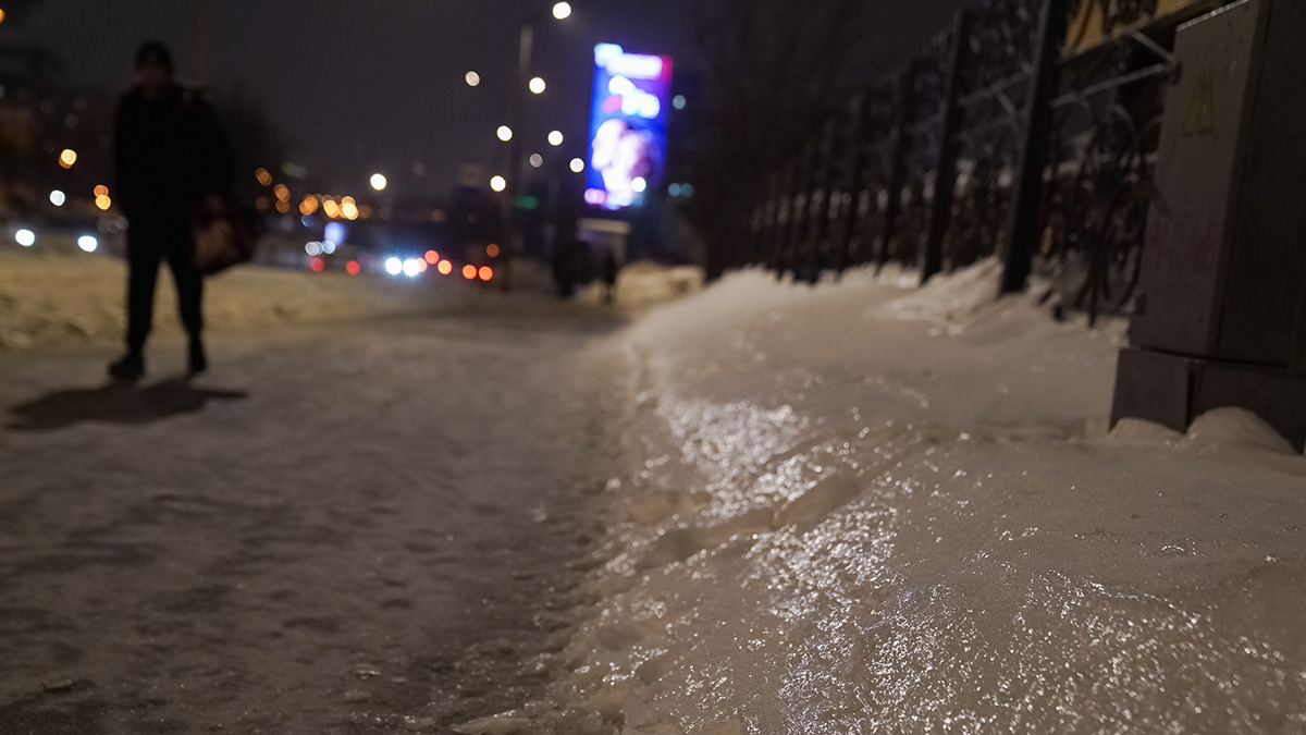 Погода в Рождество: природные сюрпризы и забота городских служб Последствия ледяного дождя в Москве