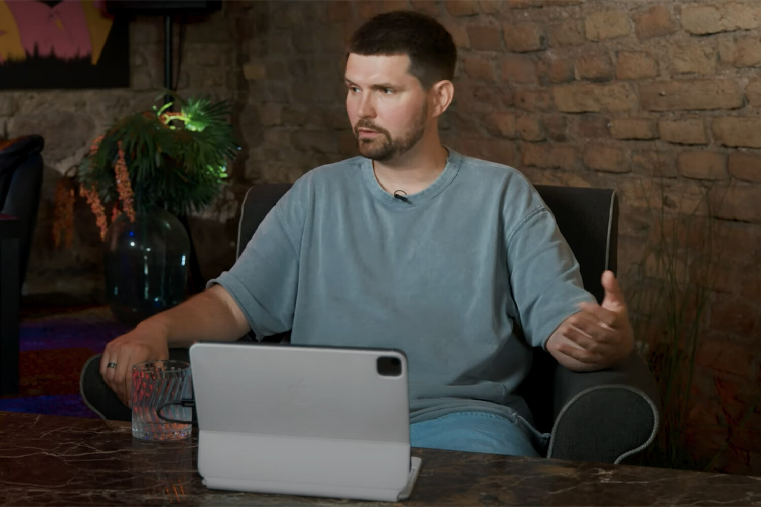 93f100f4-0fba-4fd1-a796-72ad80e591cd-67d93583