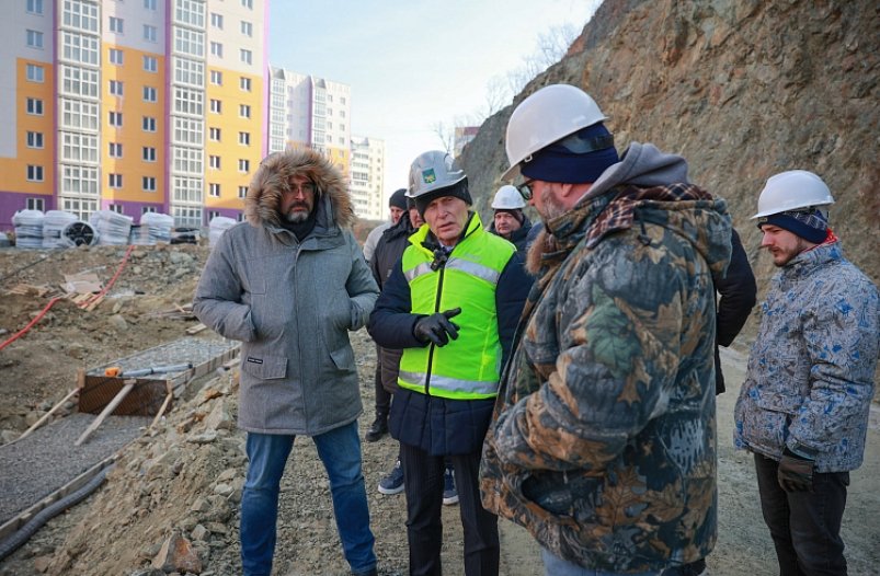 Динамичный прогресс строительства социальных объектов во Владивостоке благодаря активному контролю a5a137ea-2b9a-4d47-9ef0-4ac27c8911d7-67e2dcee