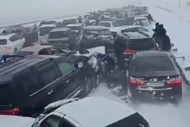 Масштабное ДТП на трассе в Казахстане завершилось благополучно f5337d4f-c67e-4257-842c-00f66d4ed74f-67cb129b