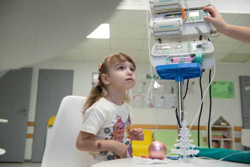 Маленькая девочка мечтает вернуться к друзьям 5f267e2a-5476-4fab-b9f9-42cd253c3167-67f87c1d