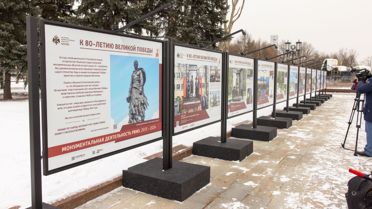 Около Музея Победы открылась выставка о монументах Великой Отечественной войны 7314696a-45a2-41d9-a7e9-b5f886407cae-680915e8