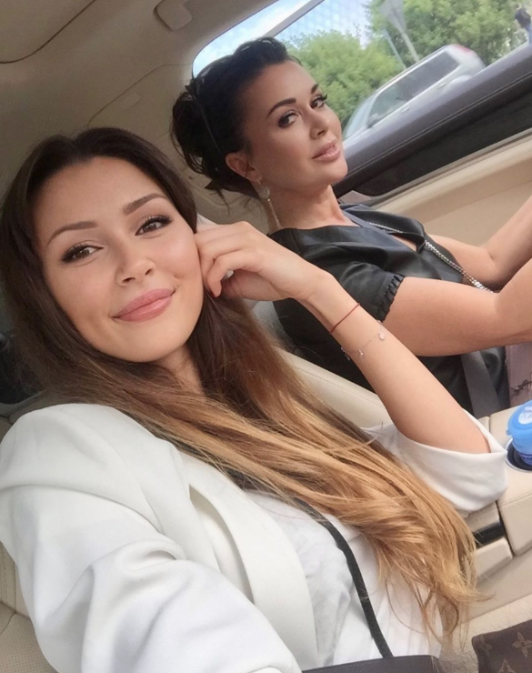 Дочь Анастасии Заворотнюк поделилась новым снимком актрисы в ее день рождения 7988962c-0d08-4248-a91c-9c06c2cb86fc-680bfbb1