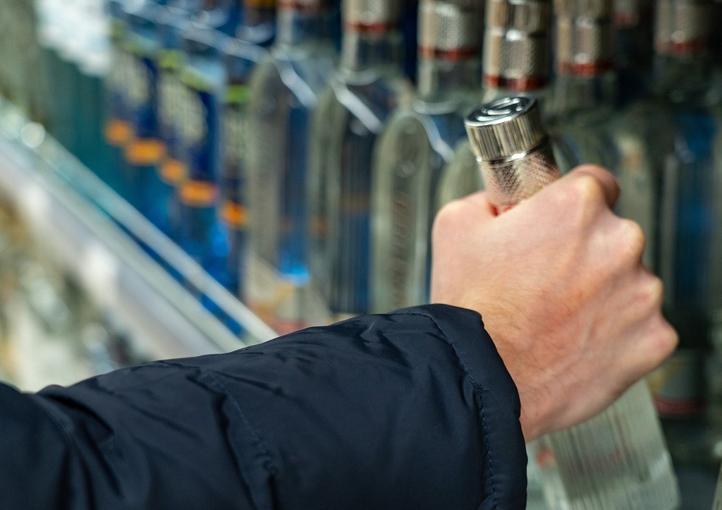 В Госдуме оценили идею о запрете продажи алкоголя до 21 года