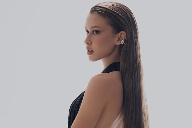 Юная актриса Анна Пересильд демонстрирует яркий образ в стильной фотосессии 89dc6a2c-df06-4ee8-bf0d-45601d9043ab-67f565fb