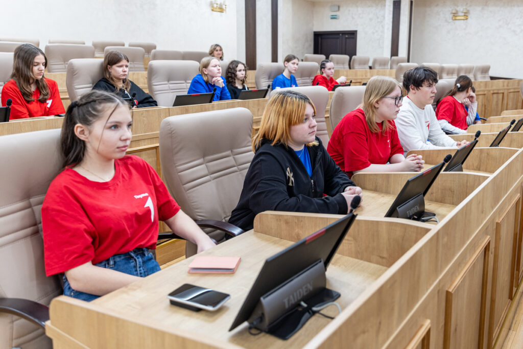 Алексей Вихарев и его Волонтерский центр: помощь без границ