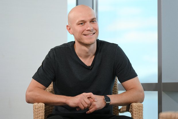 Талантливая семейная пара Юрий Борисов и Анна Шевчук представили ретро коллекцию модного бренда b2b2df36-360a-4037-8ddb-4d641ea4306f-67ffd21c