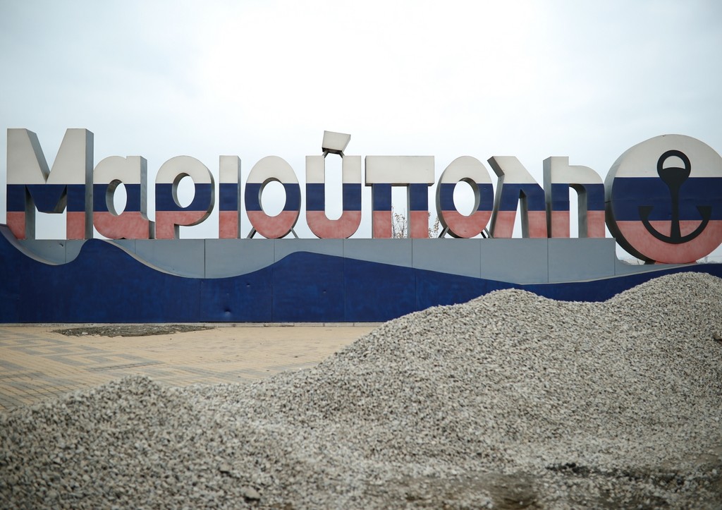 Россиянам представили новые флаг и герб Мариуполя