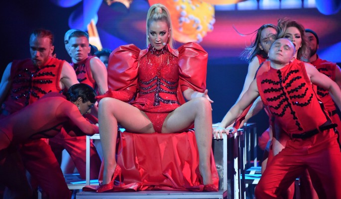 Необычное общение Губерниева и Бузовой привлекло внимание публики ce4731db-e0a8-4885-a7b6-4bc821725bea-67fb26ea