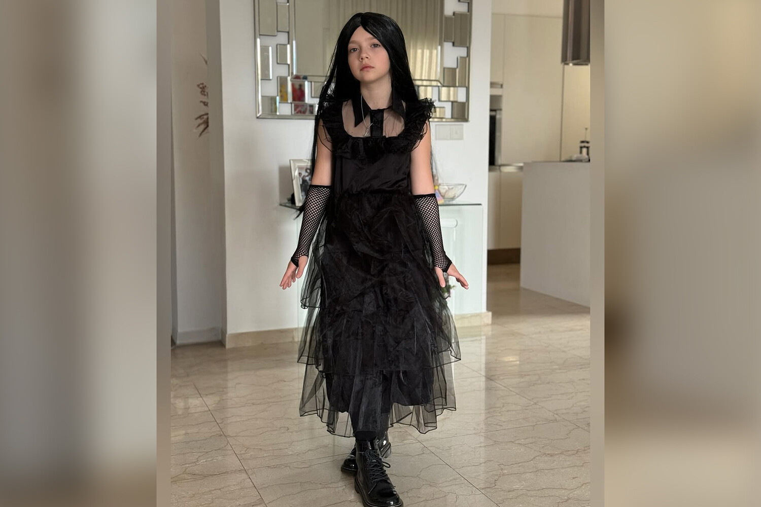 Дочь Галкина и Пугачевой покорила сеть стильным образом Уэнсдэй doch galkina i pugachevoj pokorila set stilnym obrazom uensdej-fabrec-ru-174077081700-0