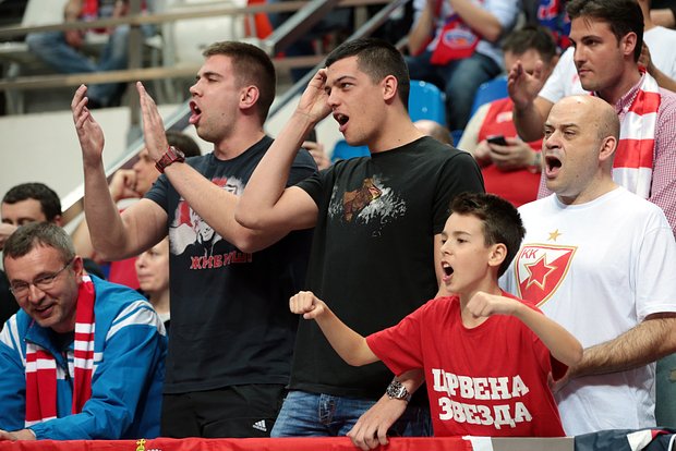 fanaty czrveny zvezdy podarili emoczii matcha evroligi s litovskim klubom-fabrec-ru-174073923800-0