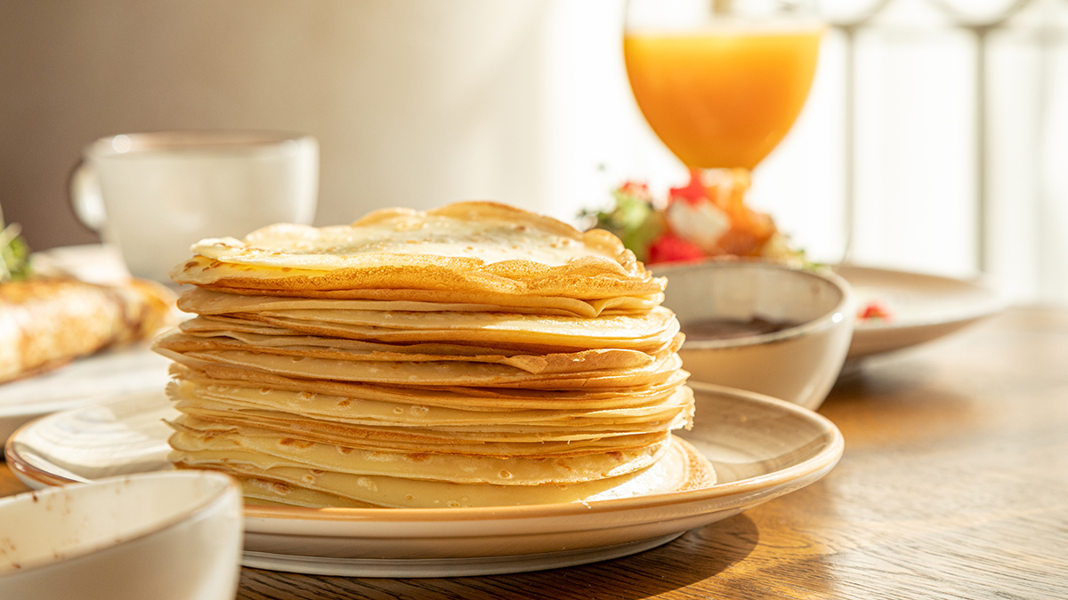 Нижегородка поделилась секретом воздушных блинов с пивом для Масленицы TraditionalRussianPastriesPancakesForMaslenitsaPancakesWithSalmonPancakes