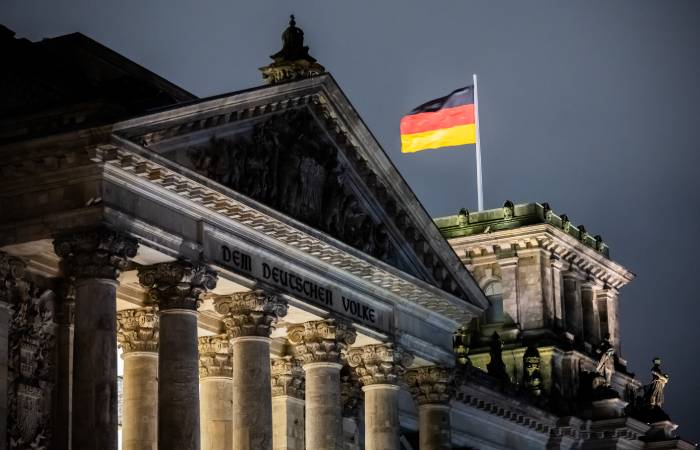 Судьба Германии решится завтра Before the vote on the vote of confidence in the Bundestag