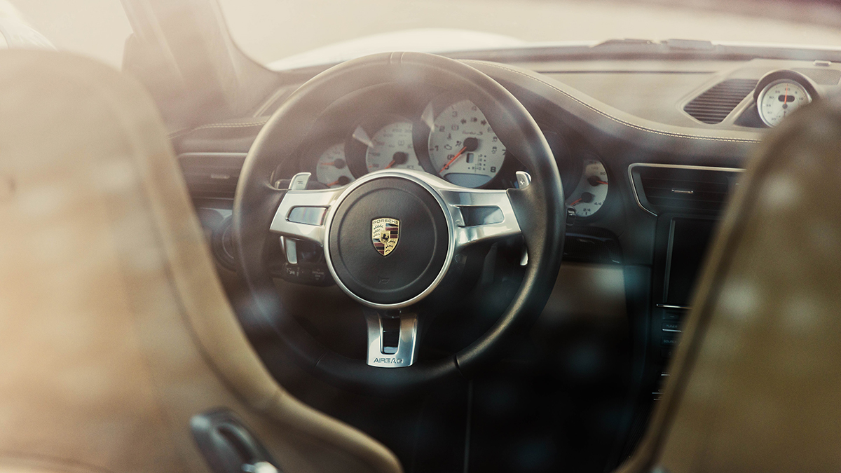 Жителю Мытищ, выбросившему на помойку «Порше», грозит штраф