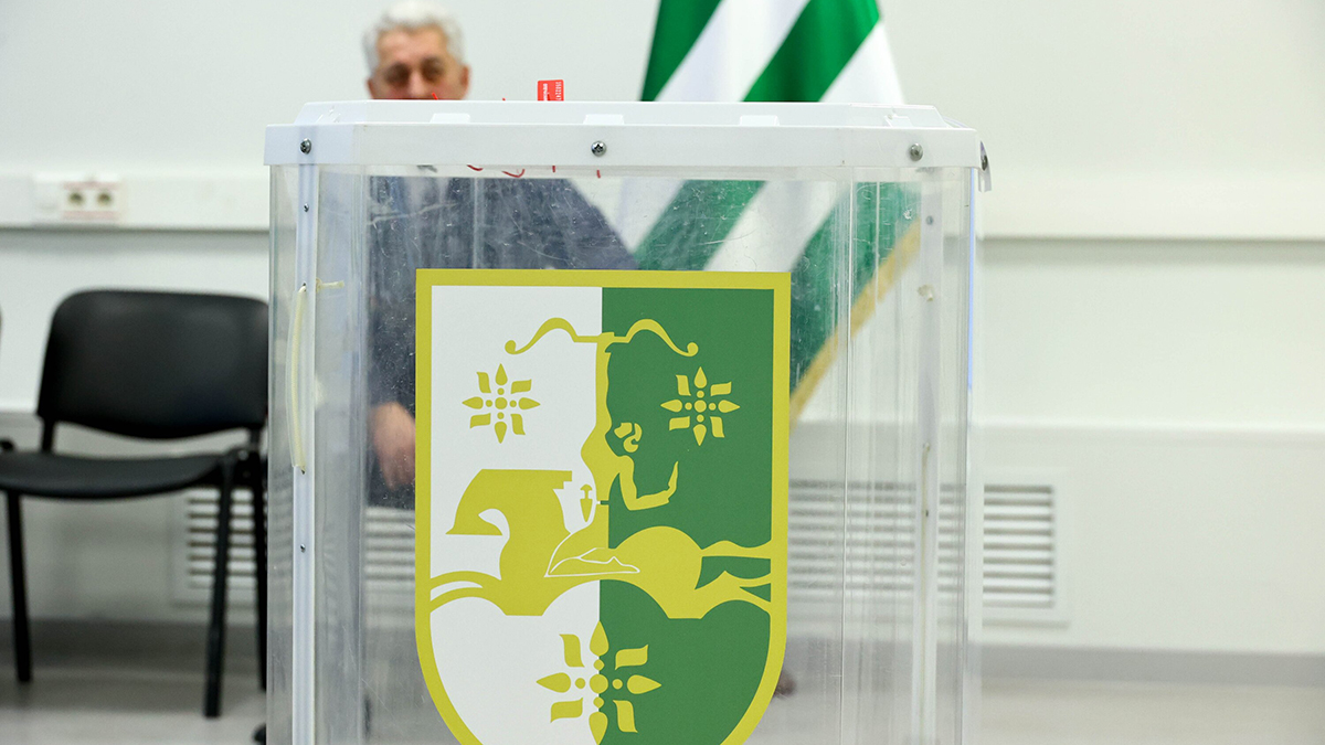 В Москве стартует голосование во втором туре президентских выборов Абхазии Голосование на выборах президента Республики Абхазия на экстерриториальном избирательном участке в Москве