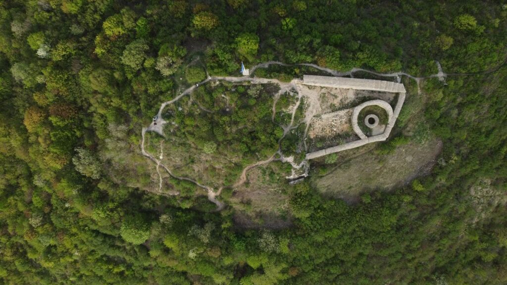 вид на руины сверху