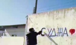 Александр Хинштейн бросил вызов граффити-блогеру в приграничной Судже aleksandr hinshtejn brosil vyzov graffitiblogeru v prigranichnoj sudzhe-fabrec-ru-174274954700-0