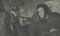 Артисты Свердловской музкомедии танками Т-34 и творчеством приближали Победу artisty sverdlovskoj muzkomedii tankami t34 i tvorchestvom priblizhali pobedu-fabrec-ru-174281430900-0