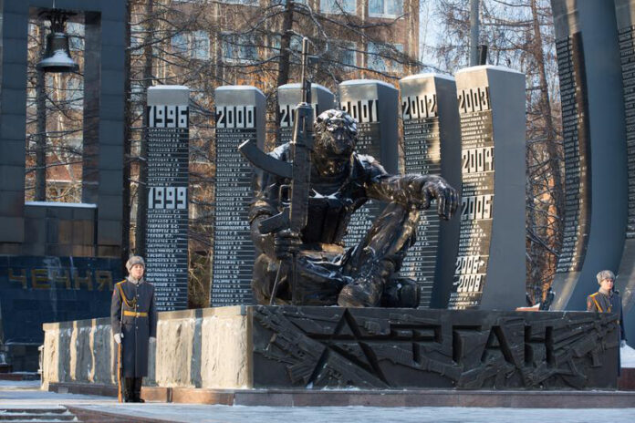 Черный тюльпан Екатеринбурга борется за звание Достояния Среднего Урала-0