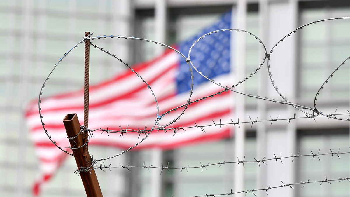 Экономист Дудчак: Сначала США могут снять санкции с российских олигархов