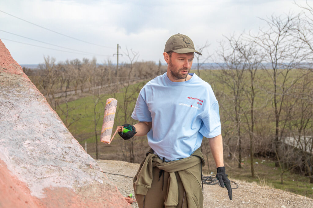 Военным ДНР доставил стратегический груз депутат гордумы Алексей Вихарев