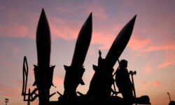 Иран и США ищут пути к миру с участием Али Хаменеи и ответом Дональду Трампу iran i ssha ishhut puti k miru s uchastiem ali hamenei i otvetom donaldu trampu-fabrec-ru-174344339000-0