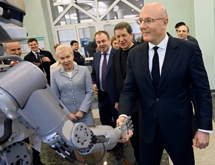 В правительстве надеются, что ИИ тоже «приложит руку» к увеличению российского ВВП (на фото — вице-премьер РФ Дмитрий Чернышенко)