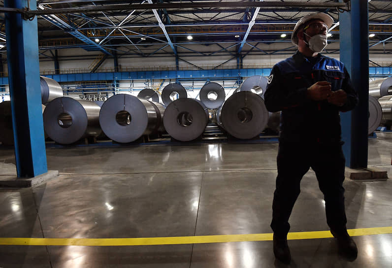 Кризис кадров: как запрет на мигрантов ударил по металлургическому гиганту-0