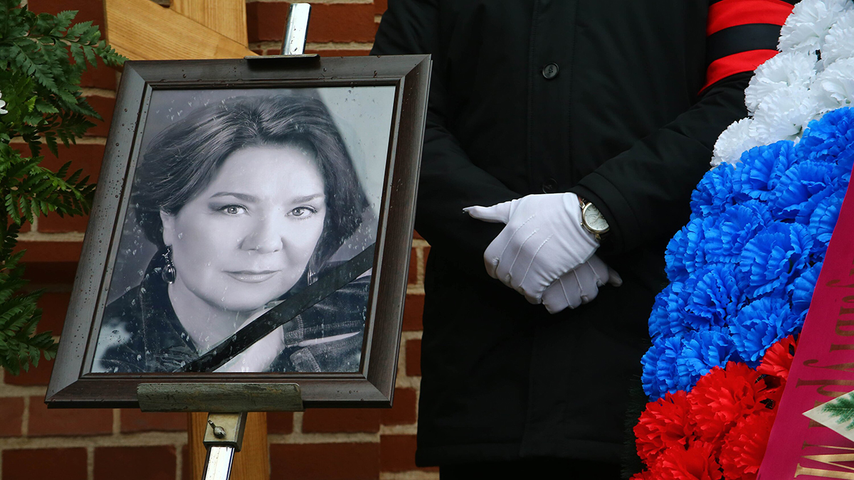 Голубкину похоронят рядом со Светличной и Заворотнюк