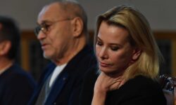 Летний десерт Юлии Высоцкой для поддержки Андрея Кончаловского letnij desert yulii vysoczkoj dlya podderzhki andreya konchalovskogo-fabrec-ru-174242469900-0