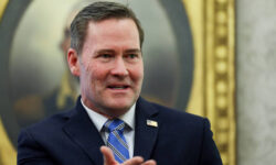 Майк Уолц и Пентагон в центре скандала вокруг секретных чатов Signal о войне majk uolcz i pentagon v czentre skandala vokrug sekretnyh chatov o vojne-fabrec-ru-174344281900-0