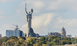 Марьяна Безуглая провозгласила Киевскую Родину-мать новой Статуей Свободы мира MotherMotherlandStatueDevotedTheGreatPatrioticWarInKiev