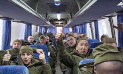 Минобороны РФ и Украина провели обмен пленными при участии ОАЭ и Белоруссии minoborony rf i ukraina proveli obmen plennymi pri uchastii oae i belorussii-fabrec-ru-174239341700-0