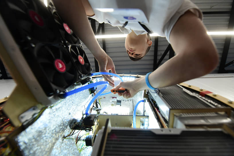 Минобрнауки и индустриальные гиганты Росатом и СИБУР развивают Передовые инженерные школы России-0