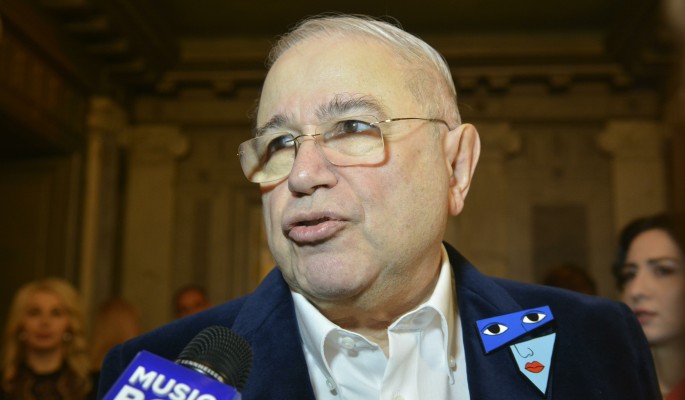 Уставшая от новогодних пробок молодая жена Петросяна пожаловалась поклонникам