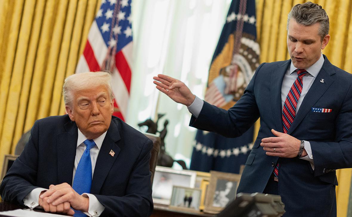 Дональд Трамп и Пит Хегсет (Carlos Barria / Reuters)