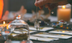 Пророчество Серафима Саровского о России как оплоте света и единстве мира FortuneTellerHoldingAPendulumOverTarotCards