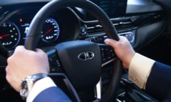 Сергей Собянин и Москвич запускают масштабные поставки для ЯндексТакси и каршеринга sergej sobyanin i moskvich zapuskayut masshtabnye postavki dlya yandekstaksi i karsheringa-fabrec-ru-174205459300-0