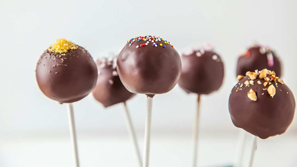 Участник столичных ярмарок помогает бойцам СВО и жителям Белгородской области