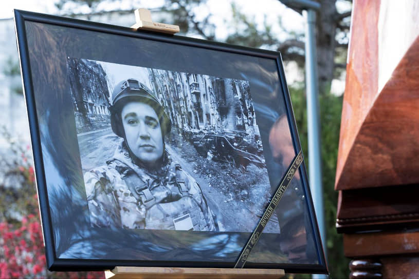 Следственный комитет и МВД взяли в разработку поджигателей могил в Нижнегорском районе-0