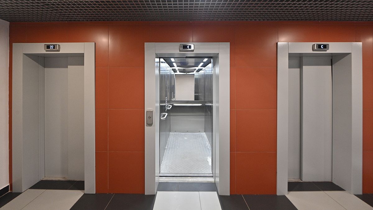 Спасенный мужчина в рухнувшем лифте чувствует себя хорошо spasennyj muzhchina v ruhnuvshem lifte chuvstvuet sebya horosho-fabrec-ru-174115777300-0