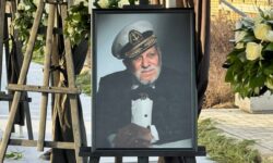 Светлая память Бедроса Киркорова на Троекуровском кладбище в Москве svetlaya pamyat bedrosa kirkorova na troekurovskom kladbishhe v moskve-fabrec-ru-174257023100-0