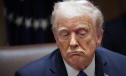 Трамп теряет терпение к Путину и Зеленскому из-за Кремля tramp teryaet terpenie k putinu i zelenskomu izza kremlya-fabrec-ru-174345361600-0