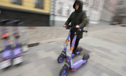 Вячеслав Володин и Госдума предлагают новые правила для электросамокатов в Москве vyacheslav volodin i gosduma predlagayut novye pravila dlya elektrosamokatov v moskve-fabrec-ru-174221204600-0