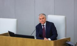 Вячеслав Володин поддержал развитие традиций Госдумы и поблагодарил коллег за работу vyacheslav volodin podderzhal razvitie tradiczij gosdumy i poblagodaril kolleg za rabotu-fabrec-ru-174300225000-0