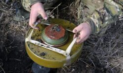 Взрыв мины Колокольчик в Обоянском районе оборвалась жизнь местного жителя vzryv miny kolokolchik v oboyanskom rajone oborvalas zhizn mestnogo zhitelya-fabrec-ru-174272208300-0