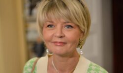 Юлия Меньшова и Вера Алентова сохраняют светлую память о Сергее Колесникове yuliya menshova i vera alentova sohranyayut svetluyu pamyat o sergee kolesnikove-fabrec-ru-174330703900-0