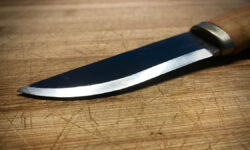 15-летняя москвичка защитила сестру - выход из семейного кризиса Free imagejpeg Resolution 4032×2906 File size 253Mb Knife Blade wood table